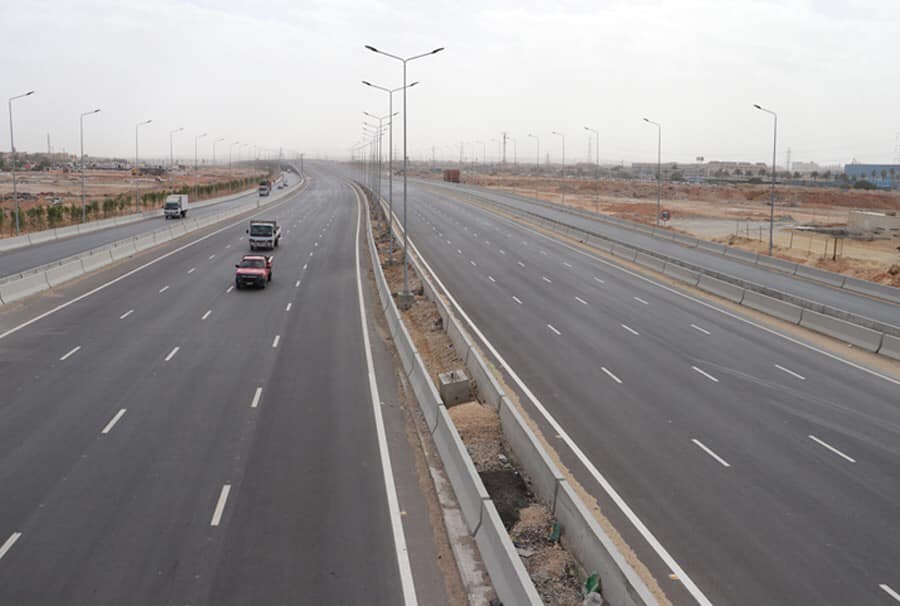 الجزار يستعرض الموقف التنفيذي لعدد من مشروعات الطرق بمدينة 6 أكتوبر